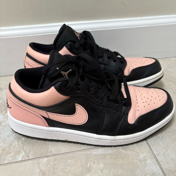 Air Jordan 1 Low Crimson Tint Black/White - Picture 3 of 10